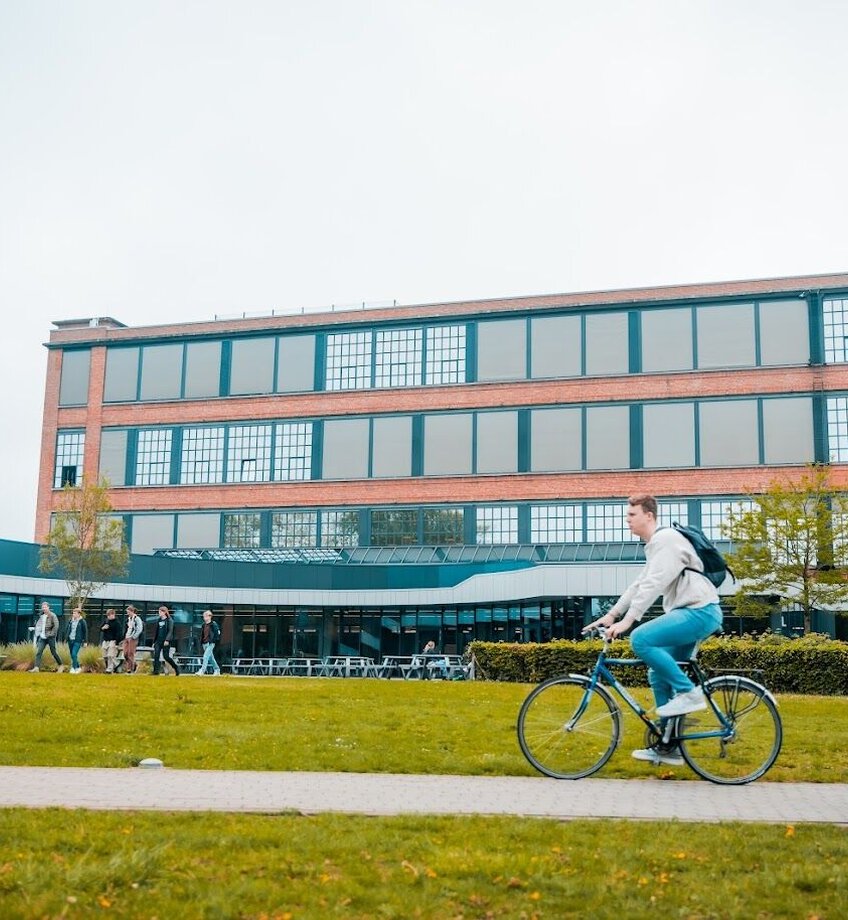 Fietsende student